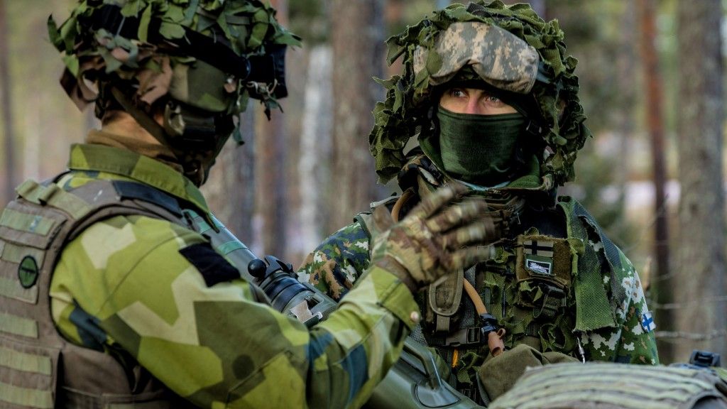 Szewdzcy i fińscy żołnierze podczas Trident Juncture 2018/ fot. maavoimat.f