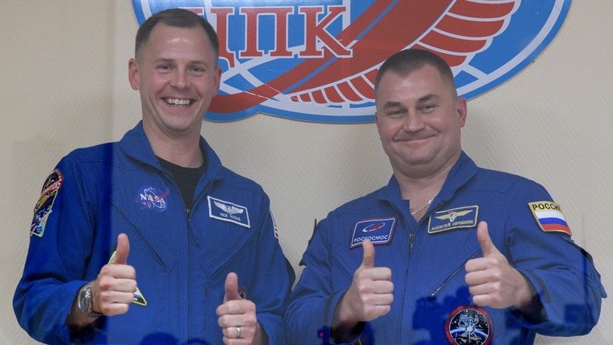 Nick Hague i Aleksiej Owczyni. Fot. NASA/Bill Ingalls