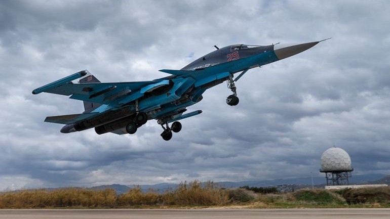 Rosyjski bombowiec Su-34 startujący z bazy Humajmim w Syrii, Fot. mil.ru