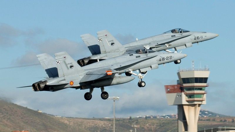 Hiszpańskie F-18 z bazy Gando na Gran Canarii. Fot. JaviFdez/Wikimedia Commons, Domena Publiczna