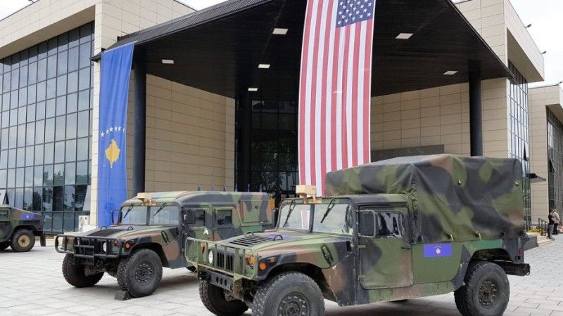 Przekazanie samochodów HMMWV dla KSB / Fot. Ambasada USA w Prisztinie via Twitter