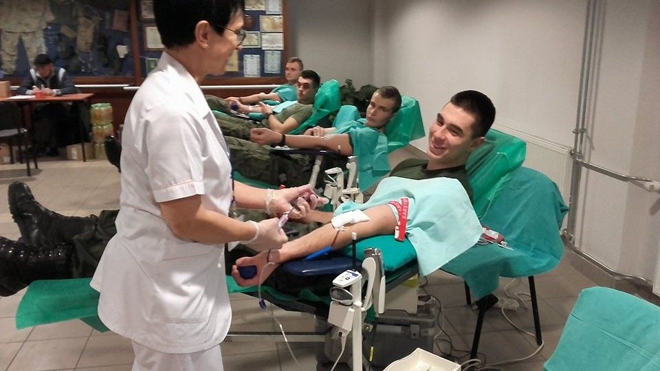 Akcja krwiodawstwa prowadzona przez HDK PCK przy Akademii Wojsk Lądowych / Fot. wckik.pl