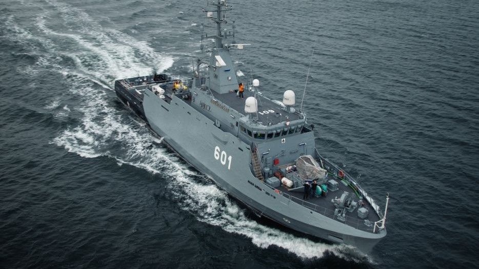 Wszystkie „bojowe” elementy wyposażenia niszczyciela min ORP „Kormoran” zostały połączone opracowanym przez OBR CTM systemie Dowodzenia i Kierowania Środkami Walki SCOT-M. Fot. Remontowa Shipbuilding(RSB)/hesja