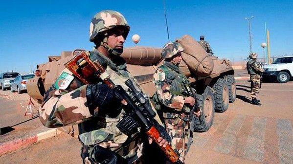 Żołnierze algierskiej armii, Fot. Lamraoui.lamin, Wikipedia, CC BY-SA 4.0
