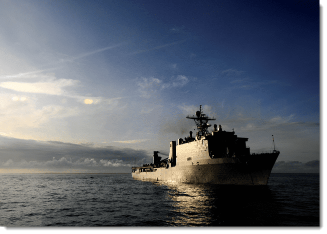 USS Fort McHenry / Fot. public.navy.mil
