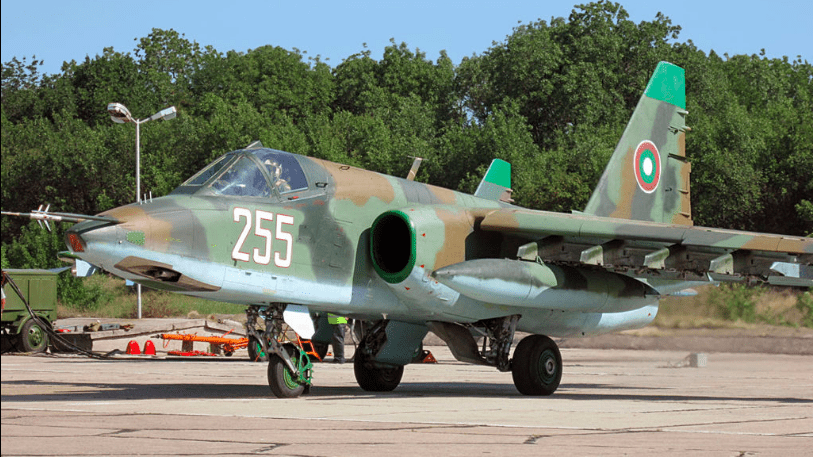 Obecnie Bułgarskie Siły Powietrzne mają na wyposażeniu wyłącznie radzieckie samoloty bojowe MiG-29 i Su-25 (na zdjęciu), Fot. Krasimir Grozev, Wikipedia, CC BY-SA 3.0