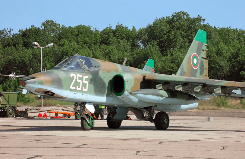 Obecnie Bułgarskie Siły Powietrzne mają na wyposażeniu wyłącznie radzieckie samoloty bojowe MiG-29 i Su-25 (na zdjęciu), Fot. Krasimir Grozev, Wikipedia, CC BY-SA 3.0