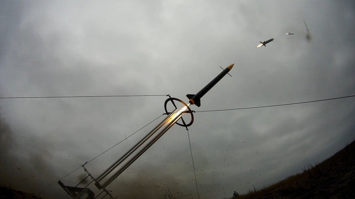 Test opracowanego w SpaceForest demonstratora technologii aerodynamicznego systemu sterowania rakiety badawczej (rakieta badawcza Carbonara2). Ilustracja: SpaceForest