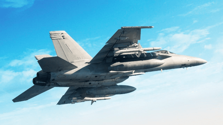 Pocisk LRASM pod skrzydłem Super Horneta, Fot. Lockheed Martin
