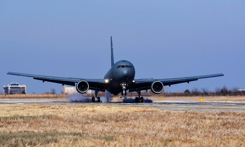 KC-46 ląduje w McConnell AFB, fot. US Air Force