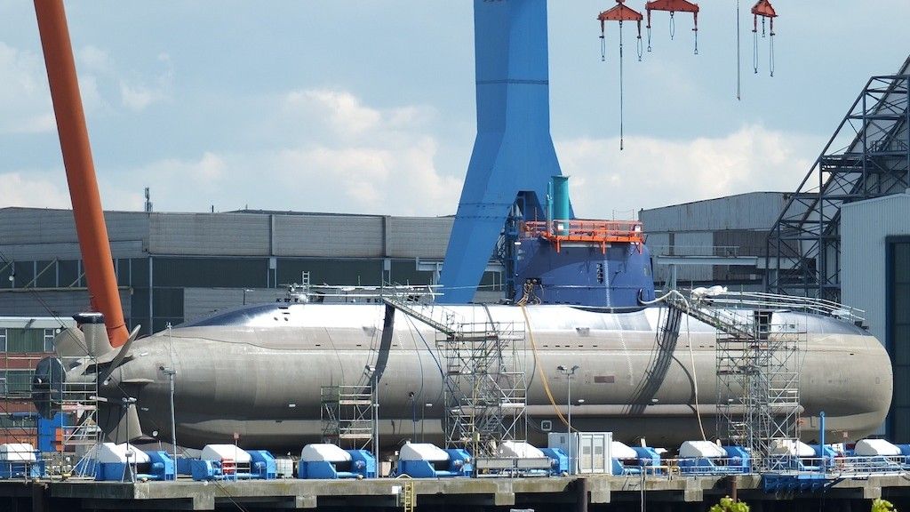 Okręt podwodny INS Rahav typu Dolphin-2 podczas budowy w stoczni HDW w Kilonii, fot. Defence24.pl