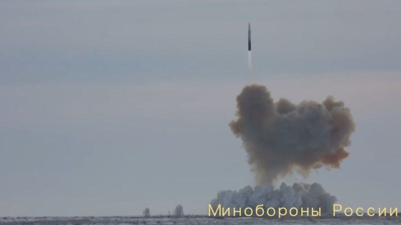 Start rakiety UR-100UTTKh z pociskiem Awangard na szczycie. Fot. Ministerstwo Obrony Federacji Rosyjskiej / mil.ru