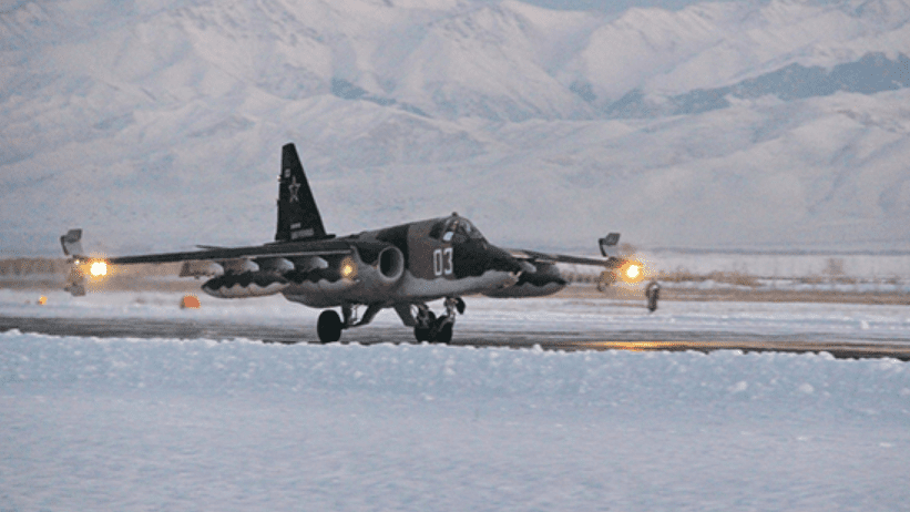 Rosyjski samolot szturmowy Su-25 w bazie lotniczej Kant w Kirgistanie, fot. mil.ru