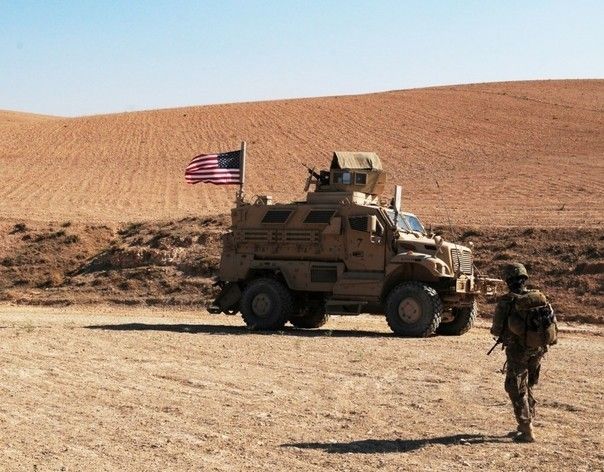 Amerykański żołnierz w okolicach Manbij. Fot. U.S. Army, Sgt. Nicole Paese