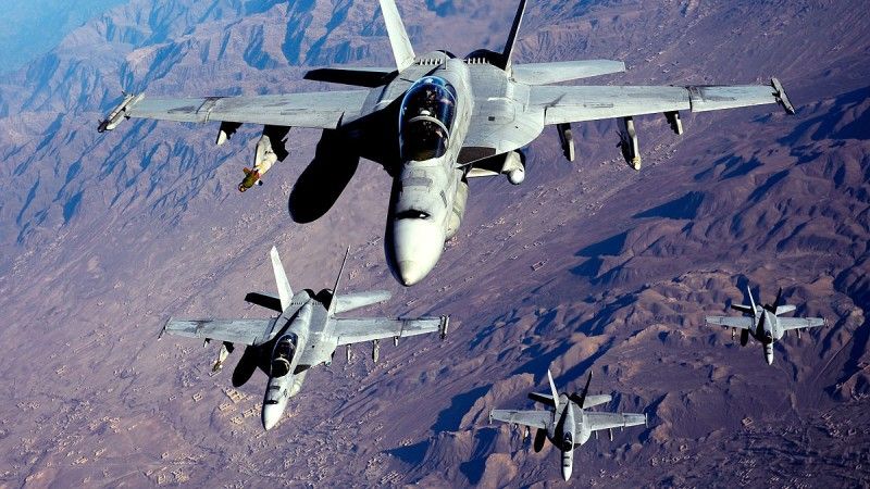 Super Hornety podczas akcji bojowej nad Afganistanem, fot. Staff Sgt. Andy M. Kin/U.S. Air Force