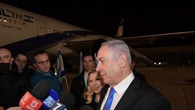 Premier Izraela Benjamin Netanjahu przed odlotem do Warszawy / fot. Amos Ben Gershom, GPO