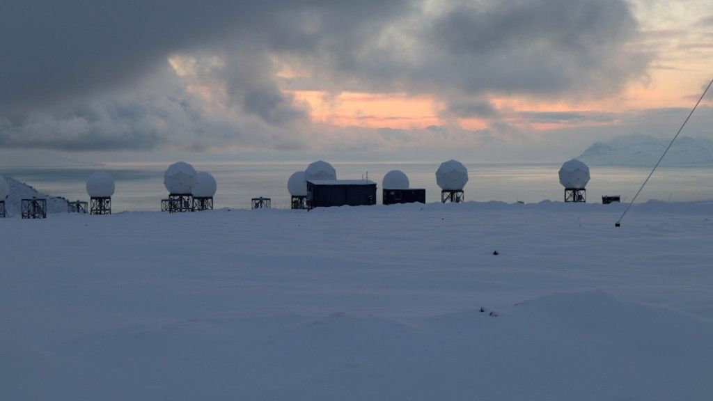 Stacja naziemna Svalbard w Norwegii, należąca do K-SAT, gdzie znajduje się większość anten, które ICEYE wykorzystuje do komunikacji ze swoimi satelitami. Fot. Krzysztof Węgrzynek