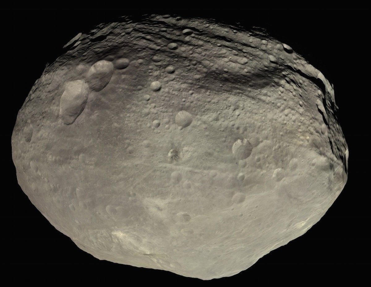 Planetoida Westa w obiektywie sondy Dawn. Fot. NASA / JPL / MPS / DLR / IDA / Björn Jónsson