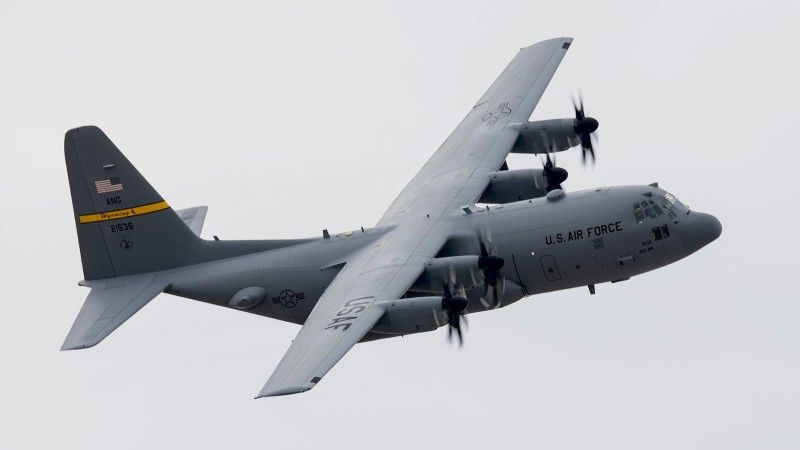 Zmodernizowany C-130H Hercules należący do Wyoming Air National Guard’s 153rd Airlift Wing. Maszyna wyposażona jest w nowe silniki Rolls-Royce i ośmiołopatowe śmigła. Fot. US Air National Guard