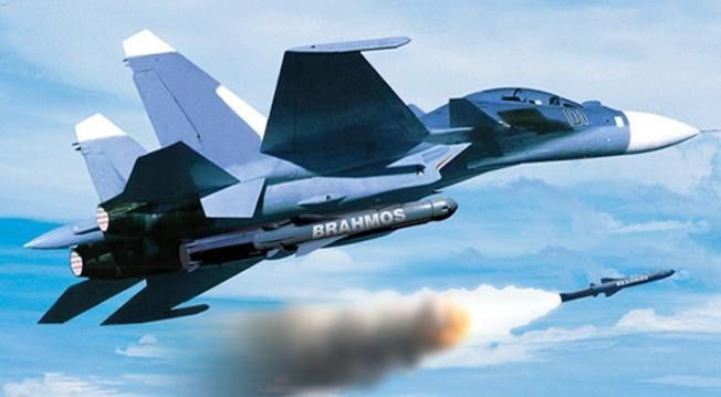 Wizja odpalenia pocisku BrahMos przez Su-30MKI - fot. BrahMos Aerospace