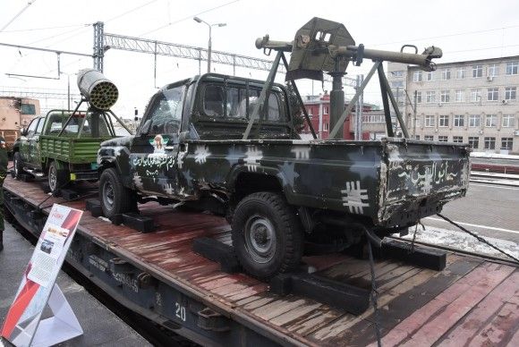 Rzemieślniczo uzbrojony samochód terenowy „Toyota Land Cruiser”. Fot. mil.ru