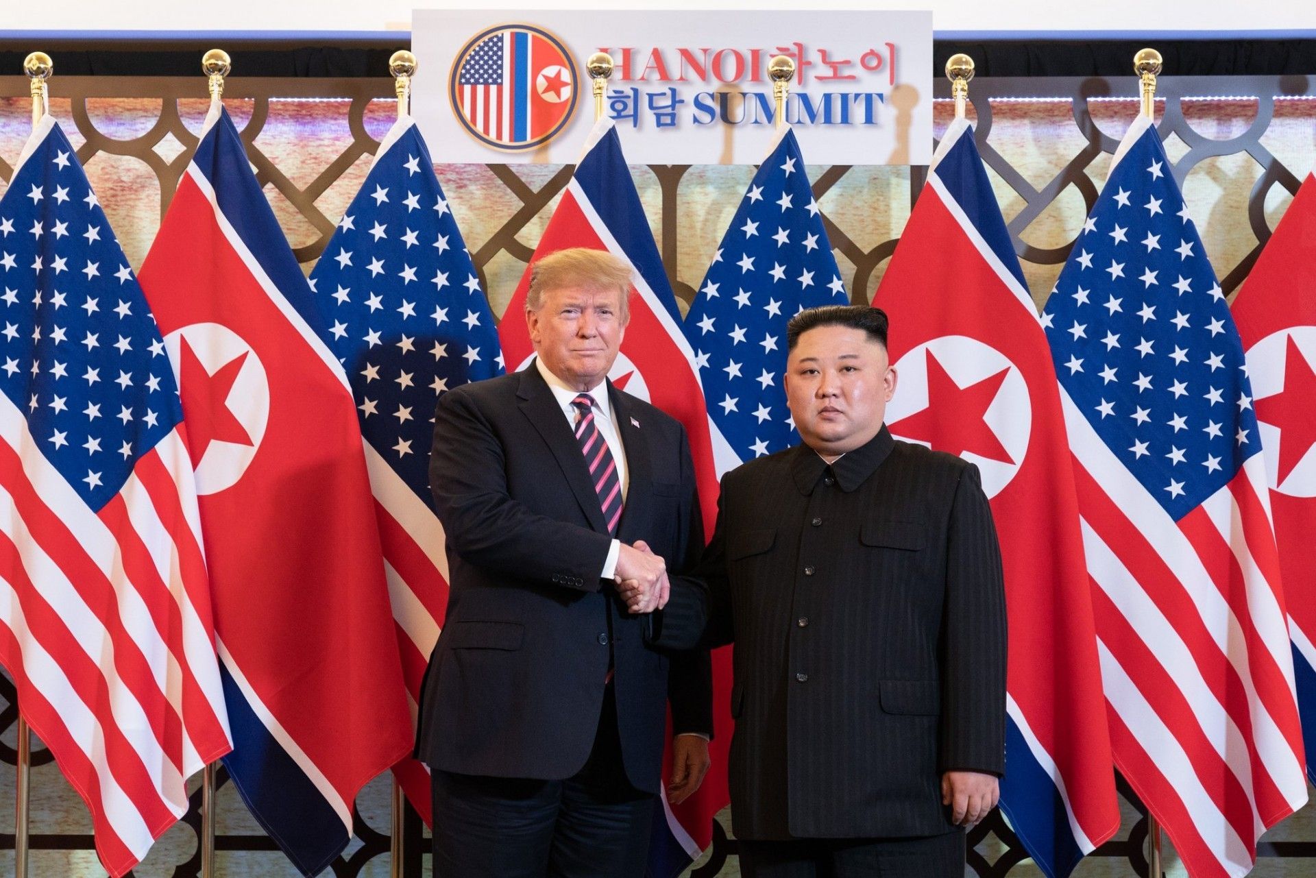 Przywódcy USA Donald Trump i Korei Płn. Kim Dzong - Un podczas spotkania w Hanoi /Fot. Departament od State Twitter