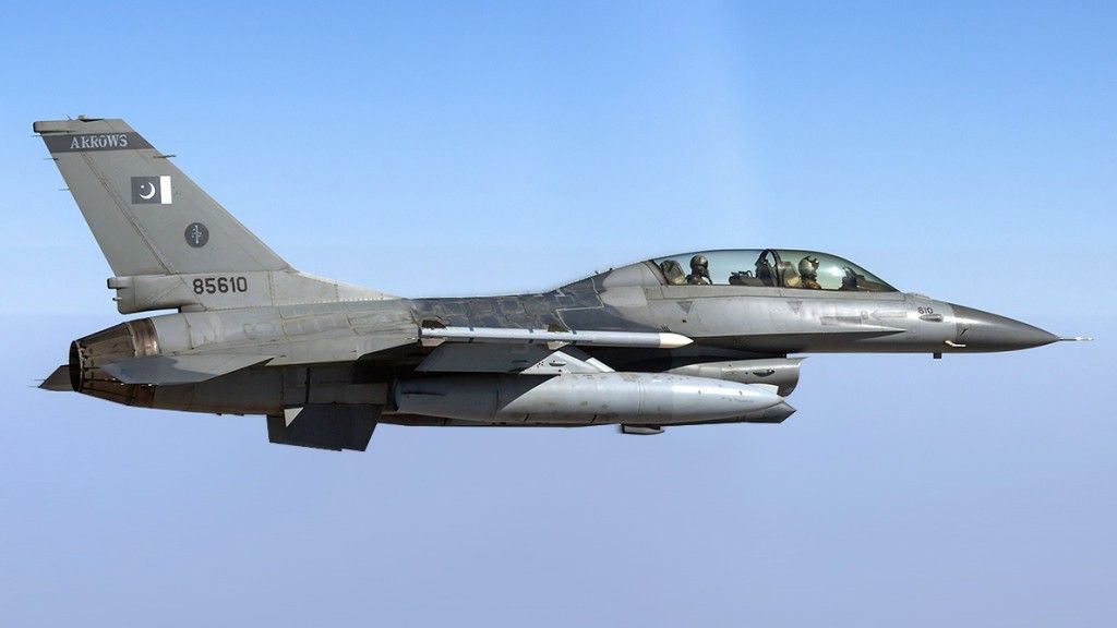 Pakistański F-16BM. Fot. Asuspine, Wikipedia, CC BY-SA 4.0