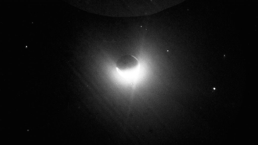 Tzw. geokorona Ziemi widziana z Księżyca. Fot. NASA