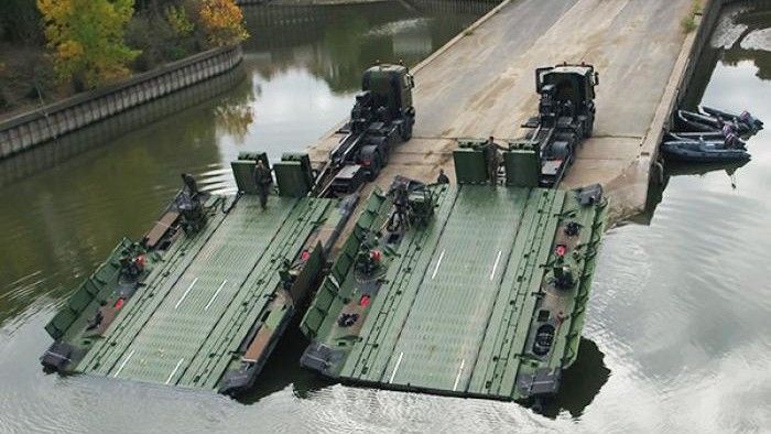 Elementy parku pontonowego Upgraded Motorized Floating Bridge