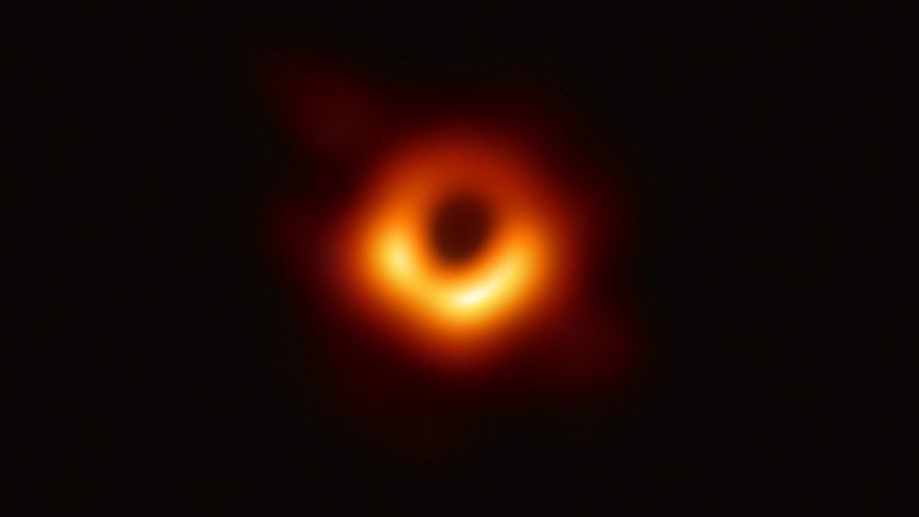 Pierwszy obraz czarnej dziury. Źródło: EHT Collaboration/eso.org