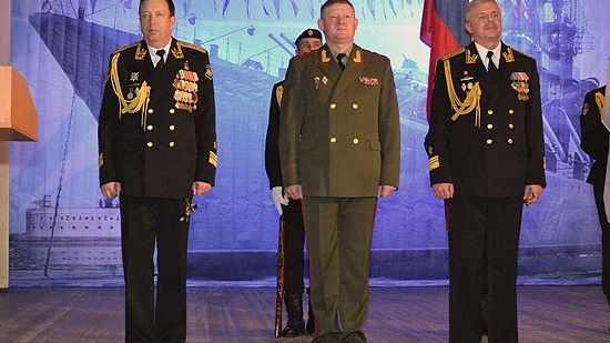 Gen. Andriej Serdiukow (w środku). Fot. mil.ru