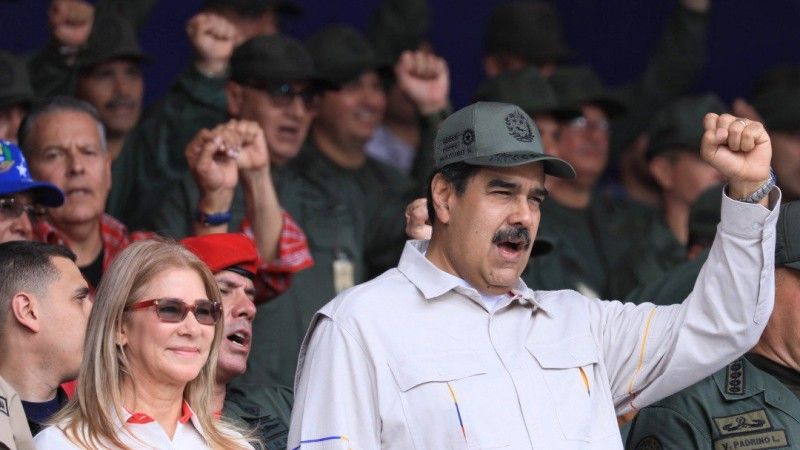 Przywódca Wenezueli Nicolas Maduro z żoną Cilią Flores podczas sobotniego wiecu / Fot. twitter.com/maduro_en