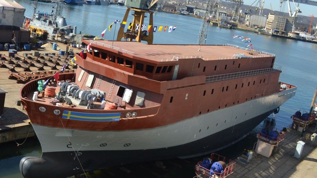 Wodowanie kadłuba przyszłego szwedzkiego okrętu rozpoznawczego „Artemis”. Fot. M.Dura