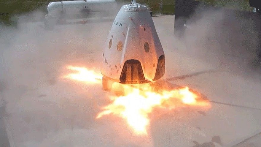 Test silników SuperDraco kapsuły Crew Dragon. Fot. SpaceX