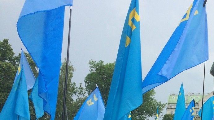 Flagi Tatarów krymskich. Fot. kaktuse/Wikipedia/CC BY-SA 3.0
