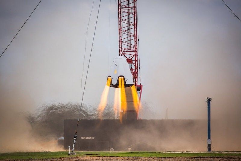 Wcześniejszy test silników SuperDraco kapsuły Dragon 2. Fot. SpaceX