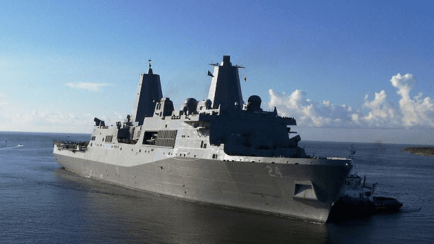 Okręt USS Arlington. Źródło zdjęcia: public.navy.mil