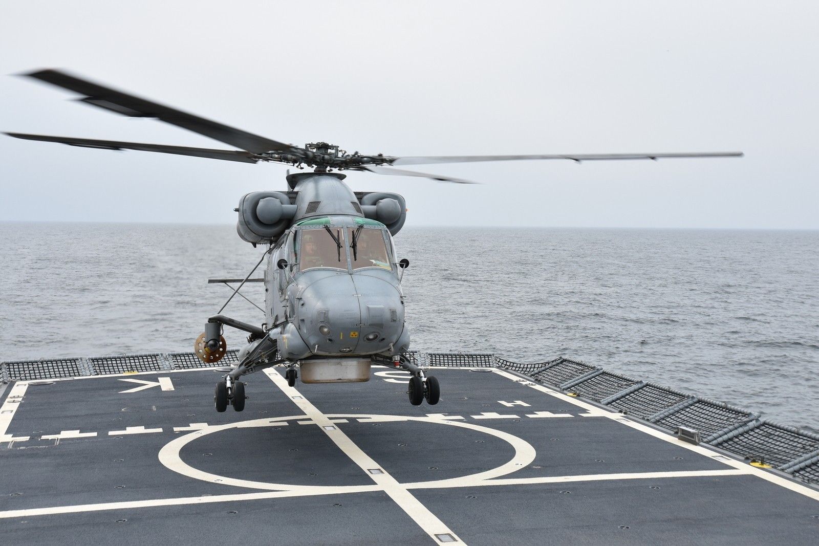 Kaman SH-2G Super Seasprite podczas lądowania na ORP Ślązak.Fot. PGZ SW