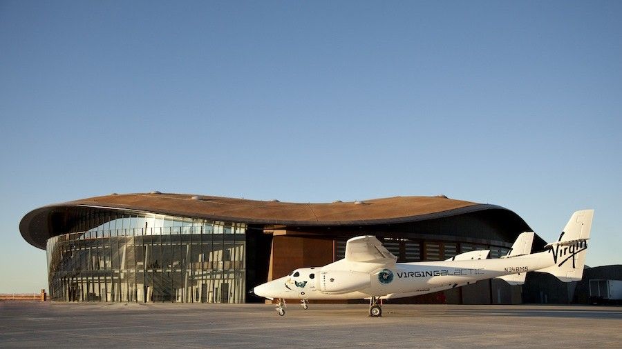 Samolot WhiteKnightTwo VMS Eve na terenie Spaceport America. Fot. Virgin Galactic