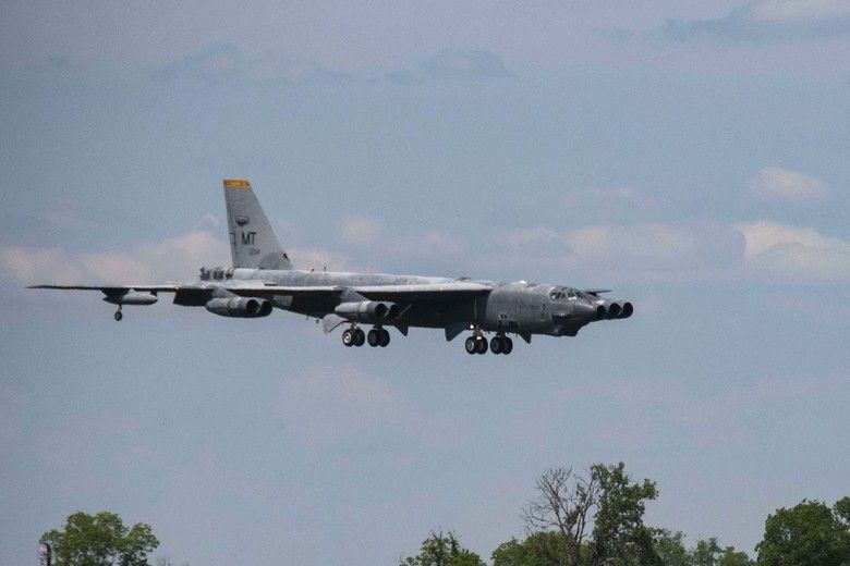 B-52H "The wise guy" ląduje w Barksdale AFB / Fot. U.S. Air Force / Master Sgt. Ted Daigle