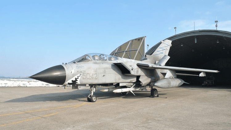 Pociski AGM-88E AARGM są używane na włoskich maszynach Tornado ECR. Fot. Siły Powietrzne Włoch via Northrop Grumman.