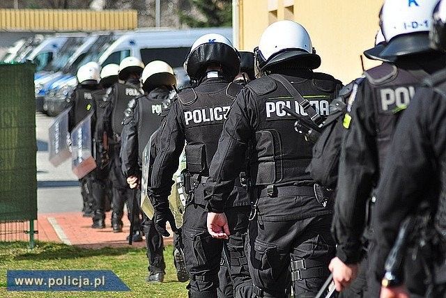 Policja chce kupić choćby 23,5 tys. hełmów kuloodpornych