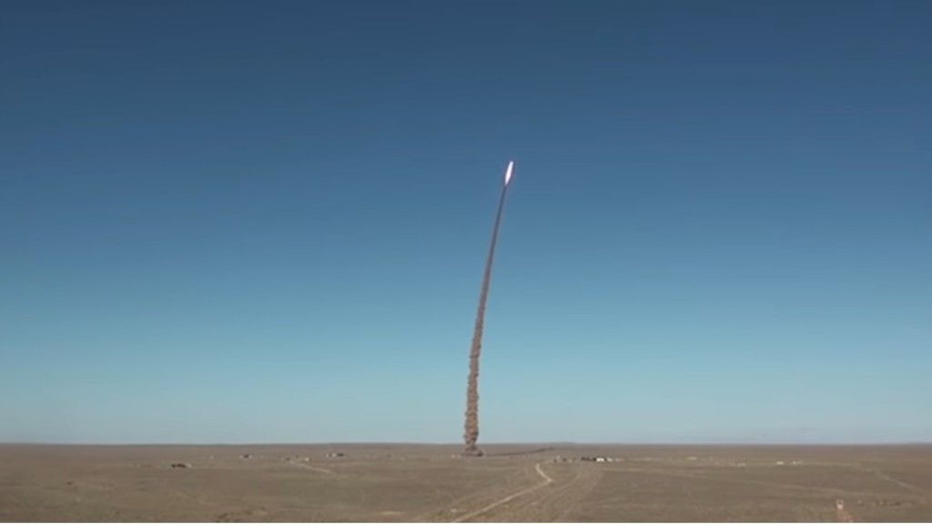 Start hiperszybkiej przeciwrakiety w czasie testów przeprowadzonych na początku czerwca 2019 r. na poligonie rakietowym Sary-Szagan w Kazachstanie. Fot. mil.ru/YouTube