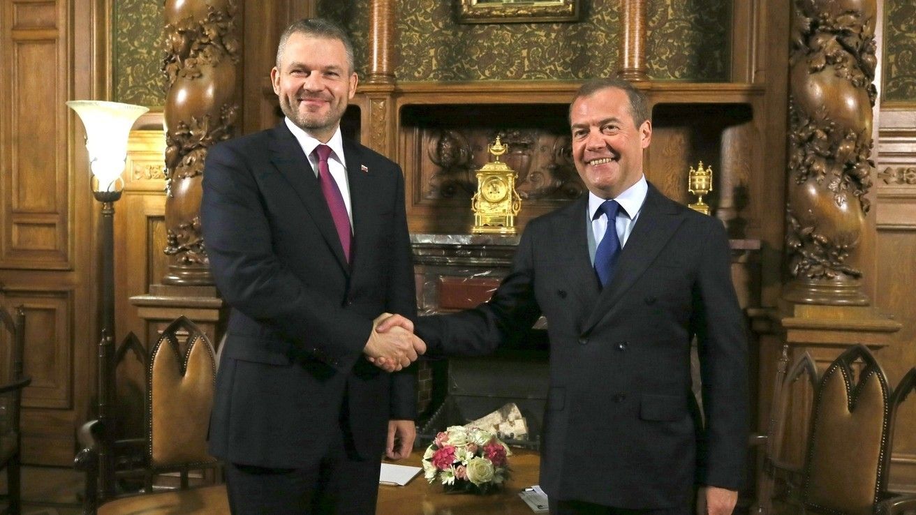 Premier Słowacji Peter Pellegrini oraz premier Rosji Dmitrij Miedwiediew podczas rozmów w Moskwie; Fot.: premier.gov.ru
