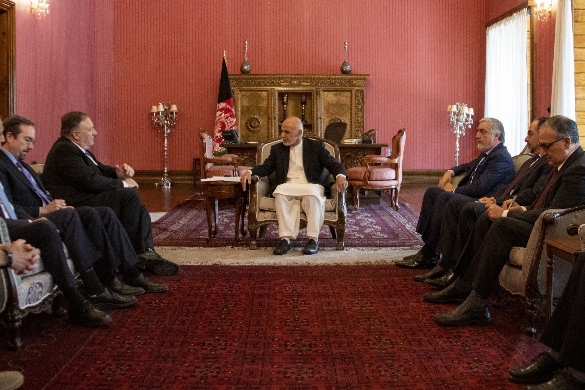 Mike Pompeo (drugi od lewej) spotkał się m.in. z urzędującym prezydentem Afganistanu Aszrafem Ghanim (w środku) /Fot.  State Department photo by Ron Przysucha/ Public Domain