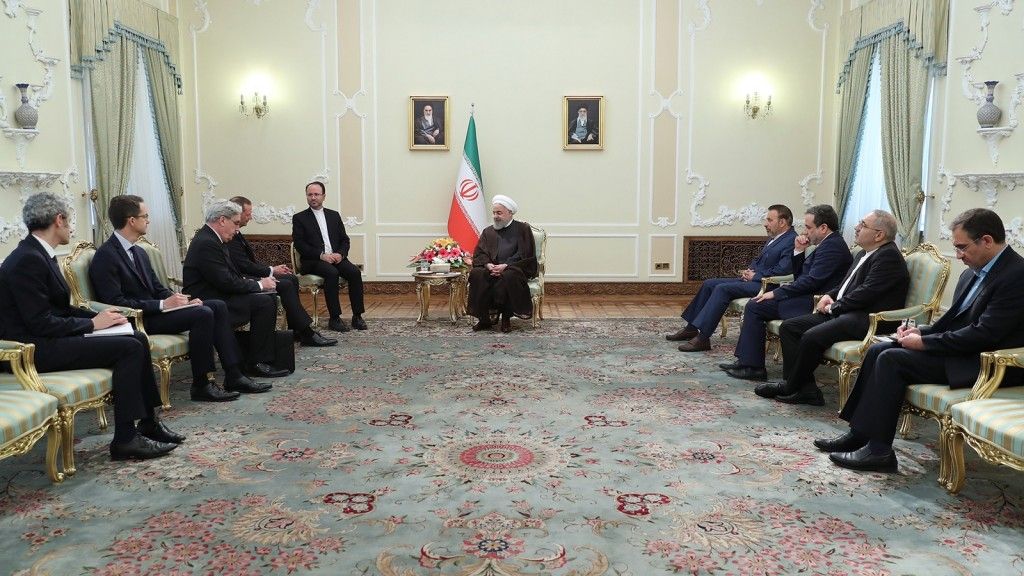 Główny doradca dyplomatyczny prezydenta Francji Emmanuela Macrona w trakcie spotkania z prezydentem Iranu Hasanem Rowhanim/ Fot. president.ir