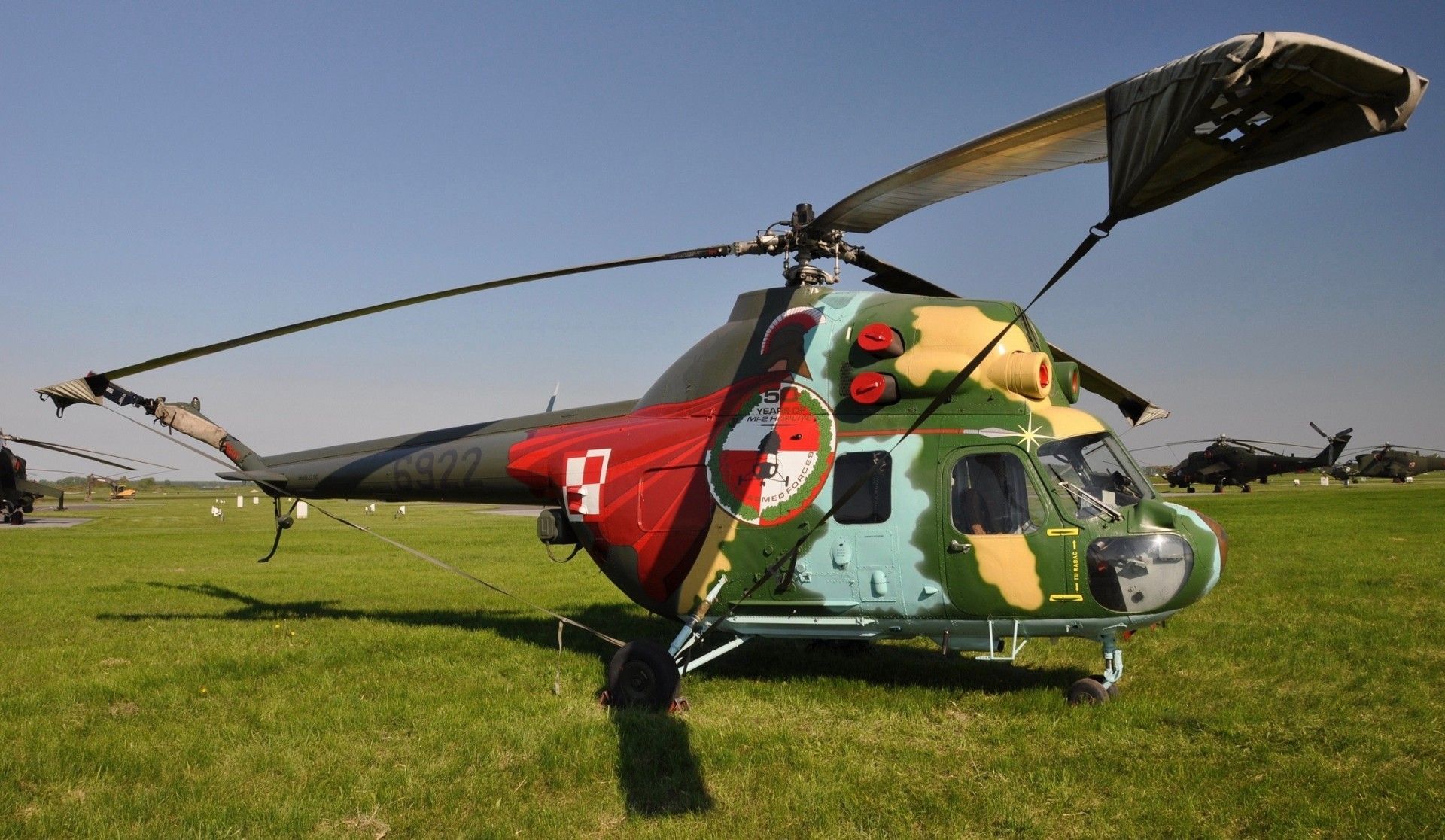 Śmigłowce Mi-2 pełnią służbę w polskim wojsku od ponad 50 lat. Fot. mjr pil Marcin Sieradzki