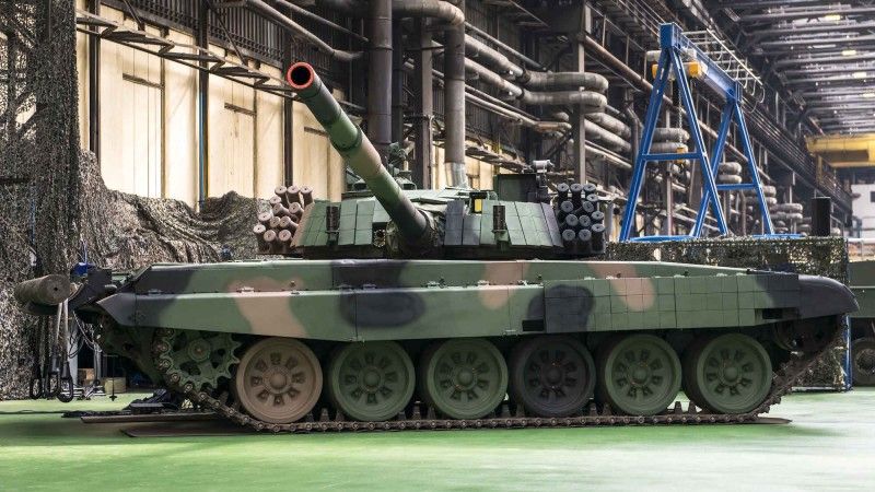 Czołg PT-91 Twardy w zakładach Bumar-Łabędy. Fot. Mirosław Mróz/Defence24.pl.