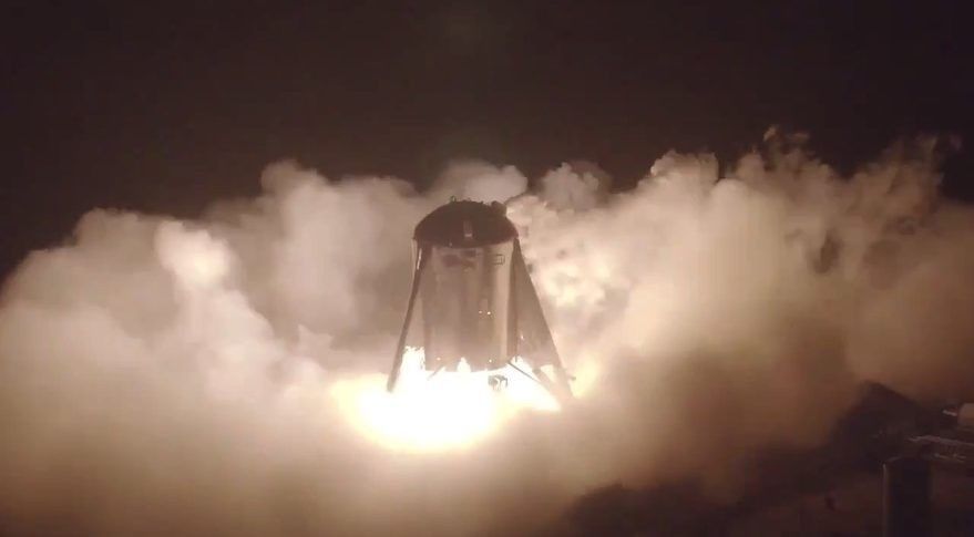 Wzlot pojazdu Starhopper. Fot. SpaceX