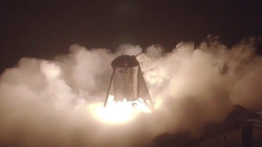 Wzlot pojazdu Starhopper. Fot. SpaceX